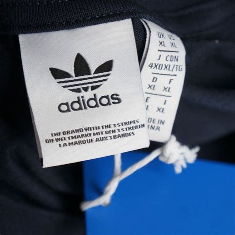 etiqueta adidas